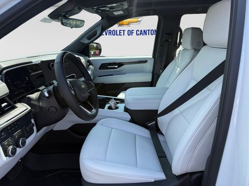 New 2026 Chevrolet Suburban Premier AWD/4WD image 9