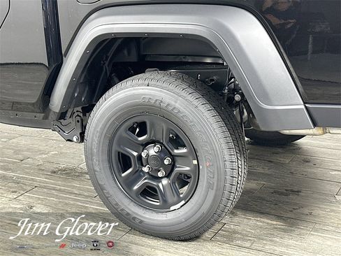 New 2025 Jeep Gladiator Sport image 12