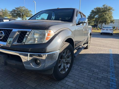 Used 2014 Nissan Frontier SL w/ SL Moonroof Package image 15