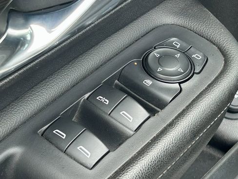 Used 2024 GMC Terrain SLT image 28