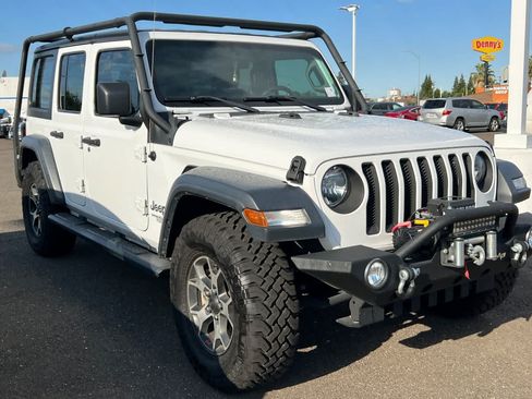 Used 2018 Jeep Wrangler Unlimited Sport AWD/4WD image 3
