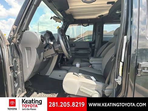 Used 2010 Jeep Wrangler Unlimited Rubicon w/ Trailer Tow Group AWD/4WD image 9