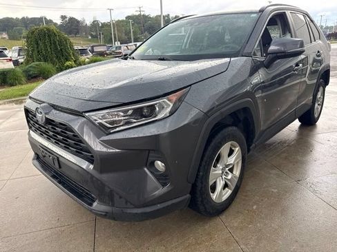 Used 2021 Toyota RAV4 XLE AWD/4WD image 3