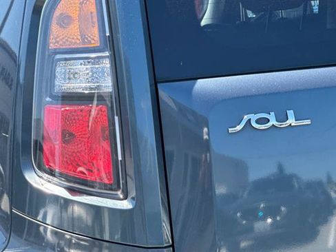 Used 2011 Kia Soul + w/ Audio Pkg FWD image 29