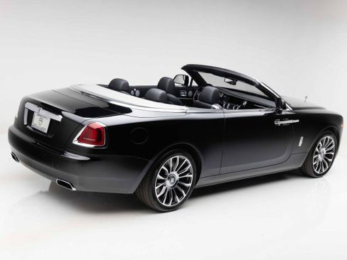 Used 2019 Rolls-Royce Dawn RWD image 3