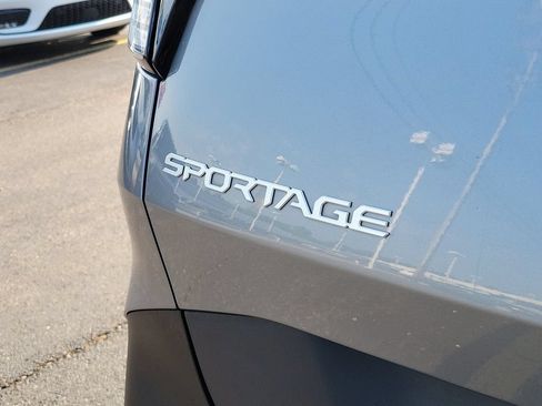 Used 2024 Kia Sportage LX AWD/4WD image 8