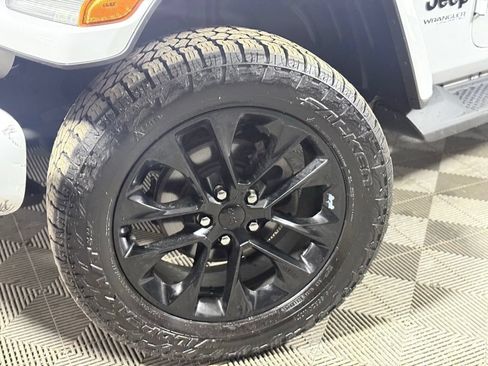 Used 2021 Jeep Wrangler Unlimited Sahara AWD/4WD image 2