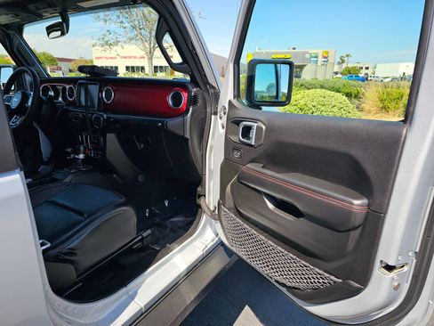 Used 2023 Jeep Wrangler Rubicon AWD/4WD image 30