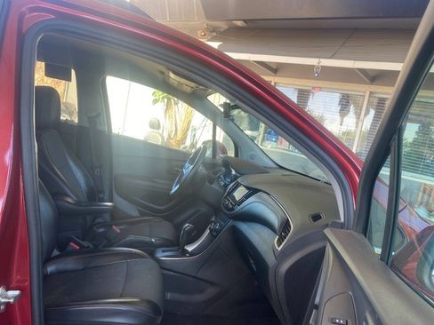 Used 2019 Chevrolet Trax LT w/ LT Convenience Package FWD image 20
