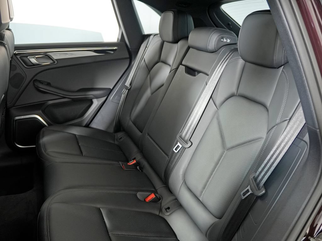 Certified 2026 Porsche Macan S AWD/4WD image 37