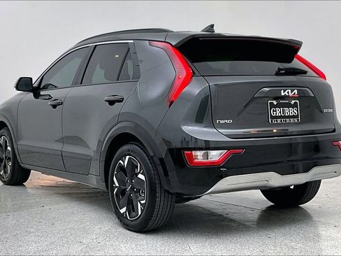 Used 2025 Kia Niro Wind w/ Wind Preserve Package image 2