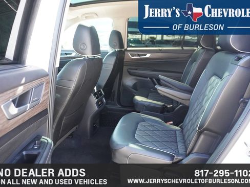 Used 2024 Volkswagen Atlas SEL Premium R-Line AWD/4WD image 7