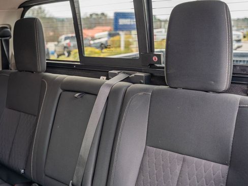 Used 2018 Nissan Titan SV w/ SV Convenience Package image 21