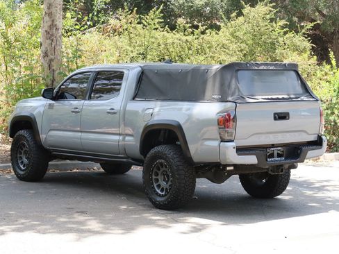 Used 2021 Toyota Tacoma TRD Off-Road w/ Technology Package AWD/4WD image 9