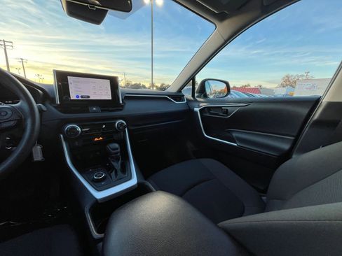Used 2025 Toyota RAV4 LE image 34