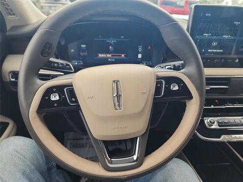 Used 2023 Lincoln Corsair Reserve image 30