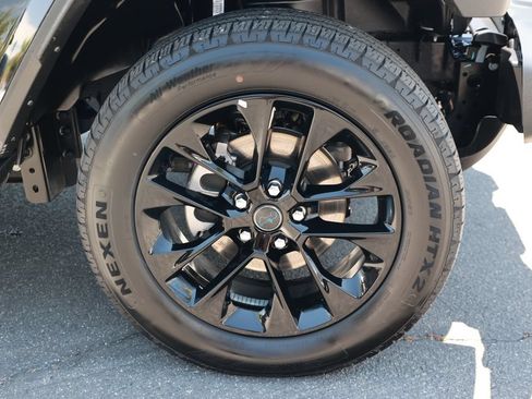 Used 2025 Jeep Wrangler Unlimited Sahara AWD/4WD image 8