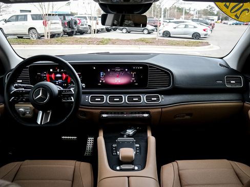 Used 2025 Mercedes-Benz GLS 450 4MATIC image 29