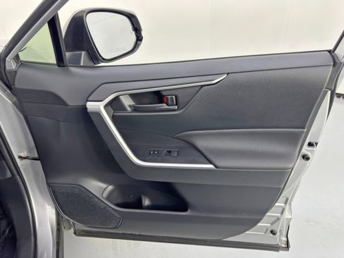 Used 2019 Toyota RAV4 LE image 37