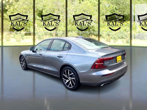 Used 2019 Volvo S60 T6 Momentum w/ Multimedia Package image 7