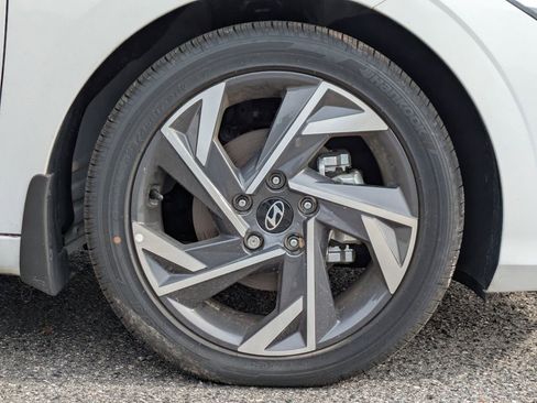 New 2025 Hyundai Elantra Limited FWD image 10