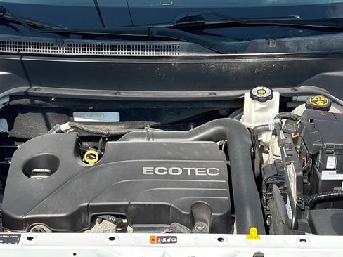 Used 2018 Chevrolet Equinox LT FWD image 10