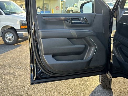 Certified 2025 Chevrolet Tahoe Z71 image 17