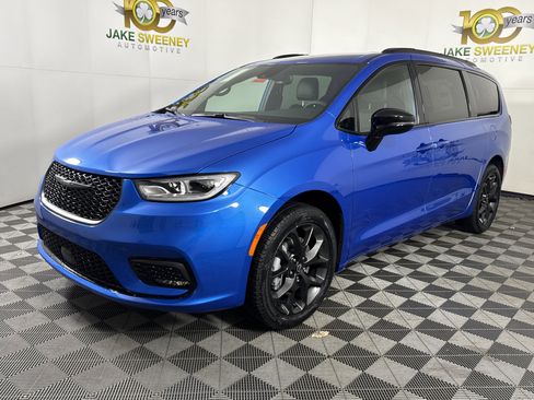 New 2026 Chrysler Pacifica Select w/ S Appearance Package AWD/4WD image 4