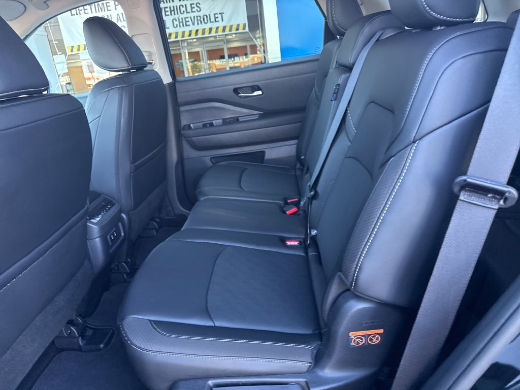 Used 2026 Nissan Pathfinder SL FWD image 34