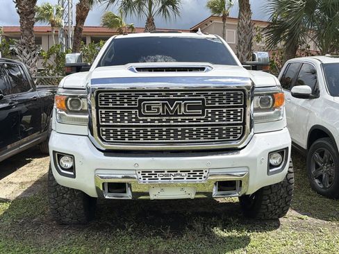 Used 2019 GMC Sierra 2500 Denali w/ Duramax Plus Package image 2