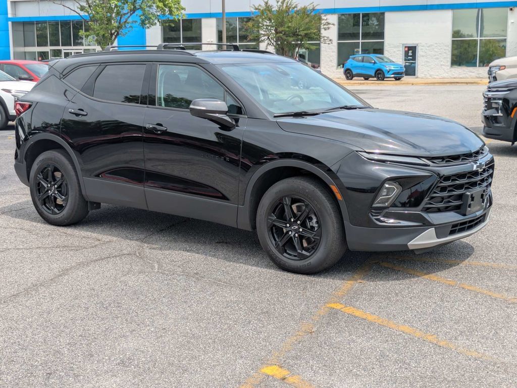 Used 2024 Chevrolet Blazer LT w/ Midnight/Sport Edition FWD image 2