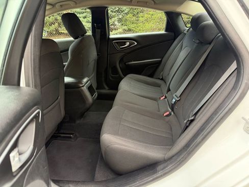 Used 2015 Chrysler 200 Limited w/ Convenience Group image 13