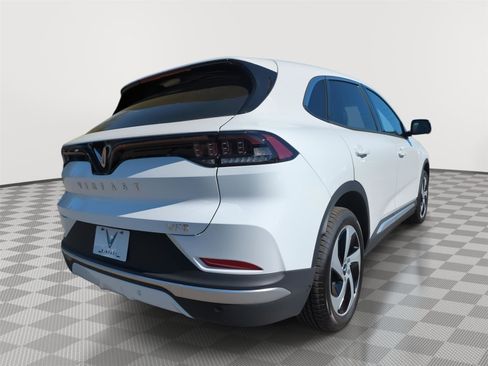 New 2025 VinFast VF 8 Eco image 4