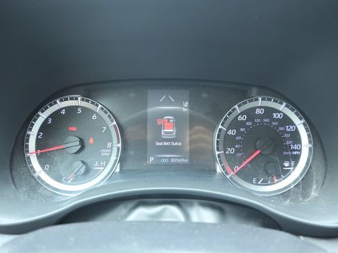 Used 2021 Toyota Highlander LE FWD image 19