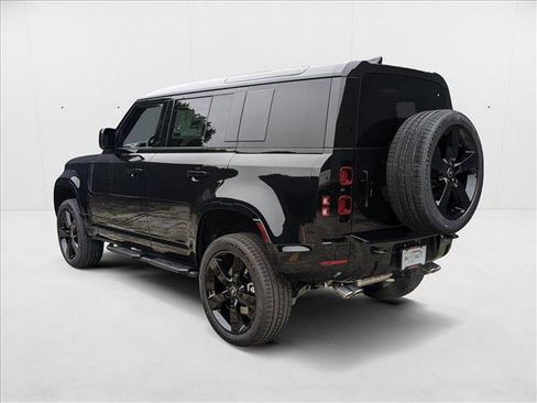 New 2025 Land Rover Defender 110 X-Dynamic SE image 9