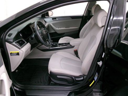 Used 2017 Hyundai Sonata SE FWD image 13