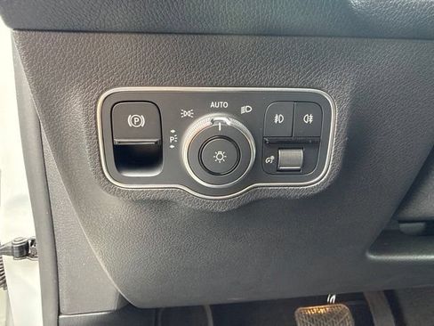 Used 2022 Mercedes-Benz GLB 250 4MATIC image 26