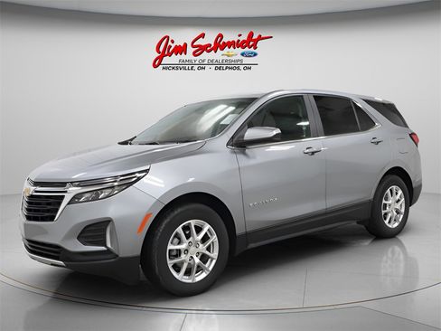 Used 2024 Chevrolet Equinox LT image 2