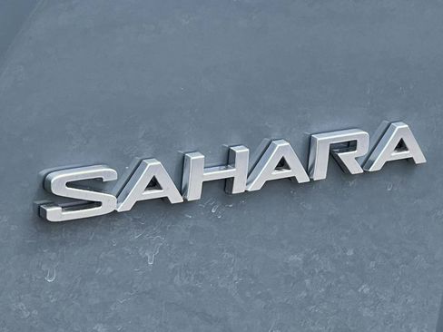 Used 2024 Jeep Wrangler Unlimited Sahara w/ Safety Group AWD/4WD image 36