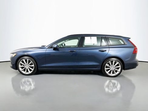 Used 2021 Volvo V60 T5 Momentum w/ Climate Package image 4