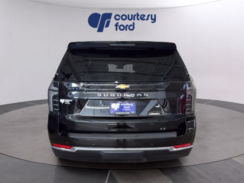 Used 2025 Chevrolet Suburban LT w/ Comfort Package AWD/4WD image 6