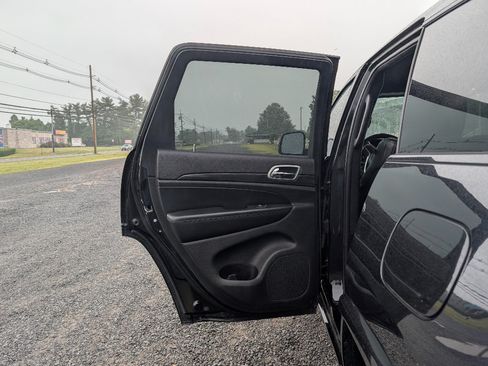 Used 2019 Jeep Grand Cherokee Altitude AWD/4WD image 11