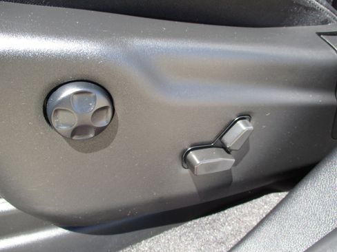 Used 2022 Jeep Grand Cherokee Laredo X image 38