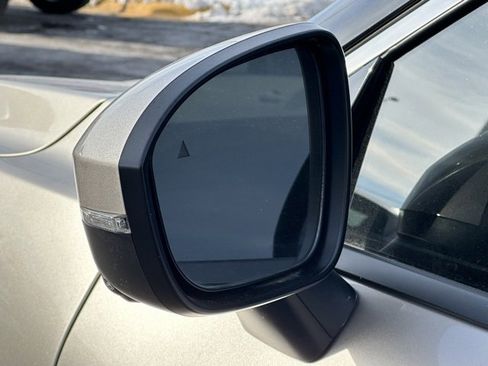 Used 2021 Nissan Rogue Platinum image 11