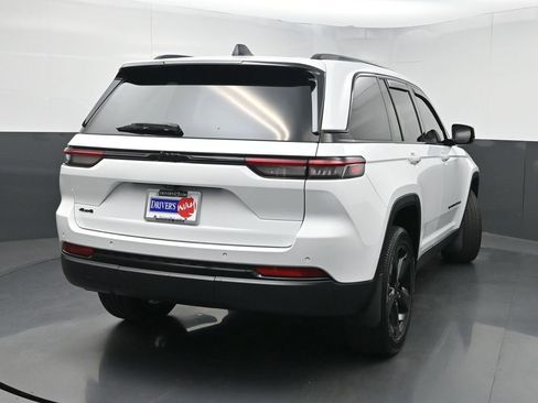 Used 2022 Jeep Grand Cherokee Altitude AWD/4WD image 43
