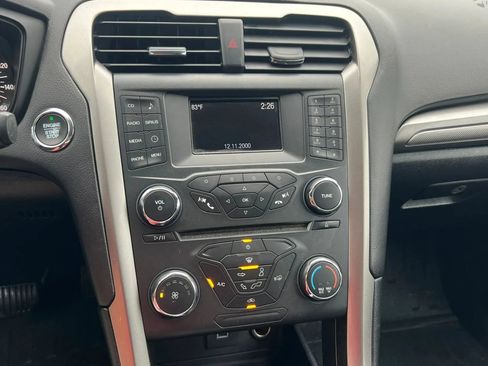 Used 2018 Ford Fusion SE FWD image 19