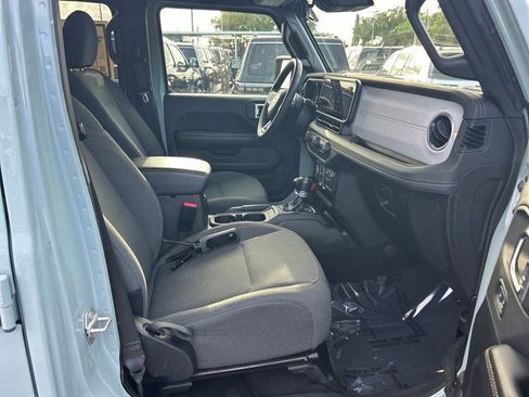 Used 2024 Jeep Wrangler Unlimited Sahara AWD/4WD image 23
