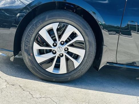 Used 2025 Nissan Altima 2.5 S FWD image 10