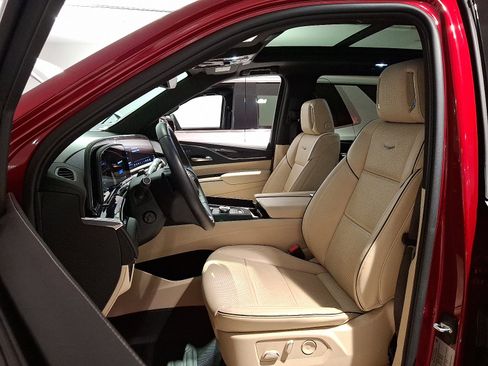 Certified 2023 Cadillac Escalade ESV Premium Luxury w/ Performance Package AWD/4WD image 15