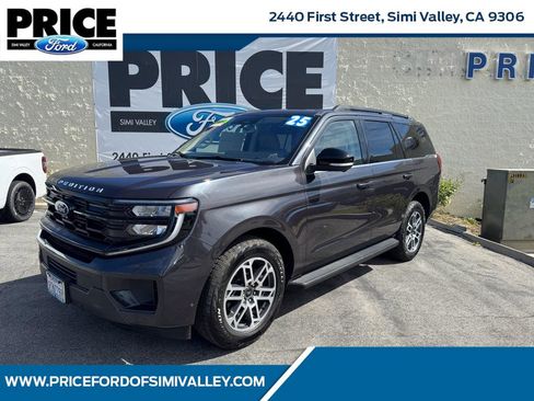 Used 2025 Ford Expedition Active image 1
